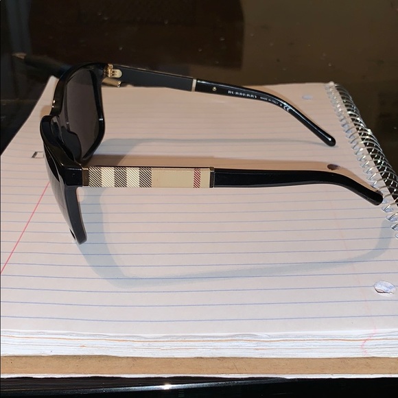 Burberry sunglasses - Picture 1 of 8